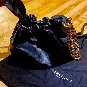 THE SANTA MONICA WITH CHAIN.                                   W20cm
H19cm
D12cm